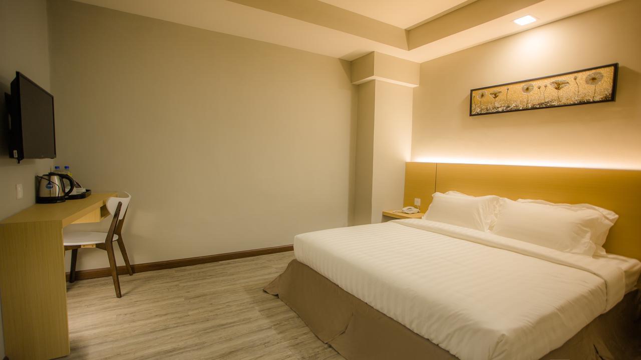 Zen Boutique Hotel Ulu Tiram Exterior photo